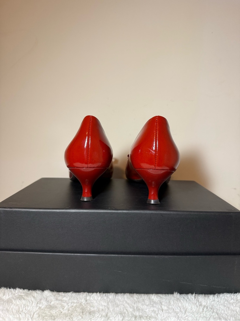 Salvatore Ferragamo Red Patent Vara Bow Mid Heel Pump Like New, Great Condition! - Picture 4 of 9